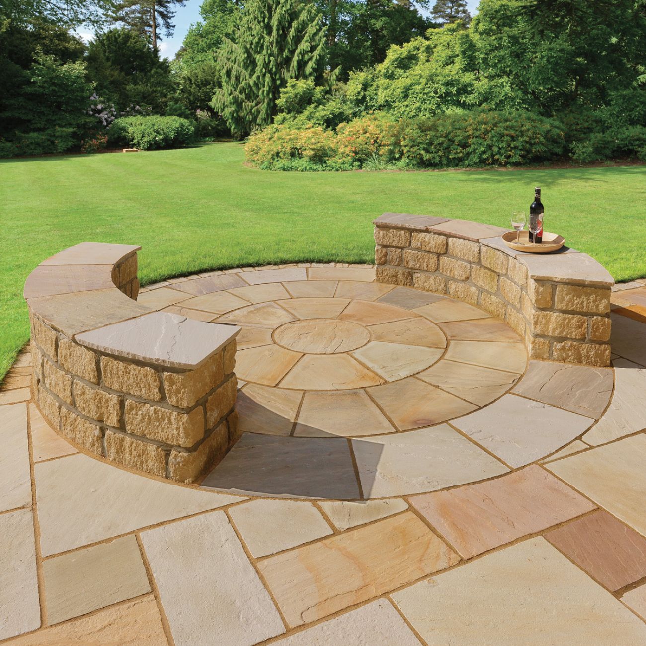 Golden Fossil Classic Indian Sandstone Paving Circle & Squaring Off Kit ...