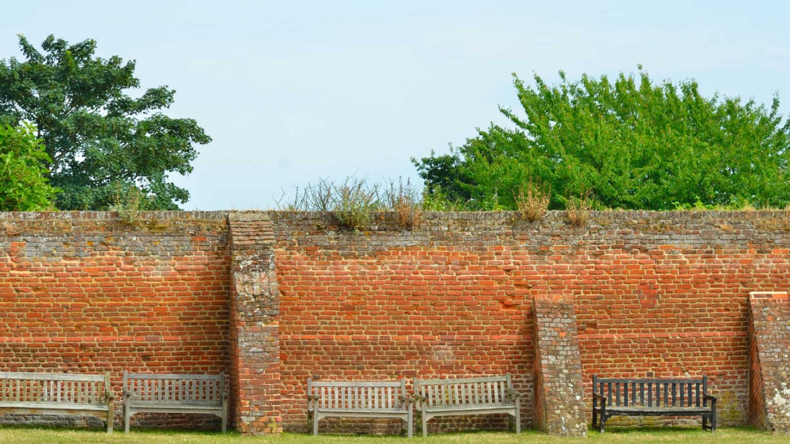 Notice the varying heights of piers vs buttresses on this wall (both probably used to prevent wind damage on this high wall, rather than for retaining per se).