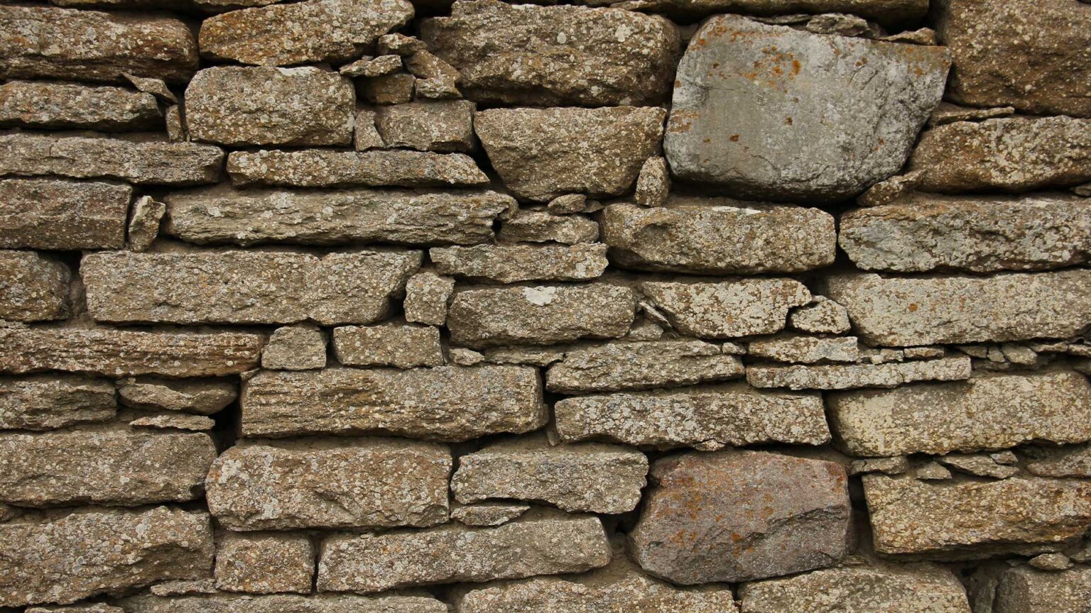 A dry stone wall made with local york stone, covered in lichen for a bucolic and traditional look and feel.