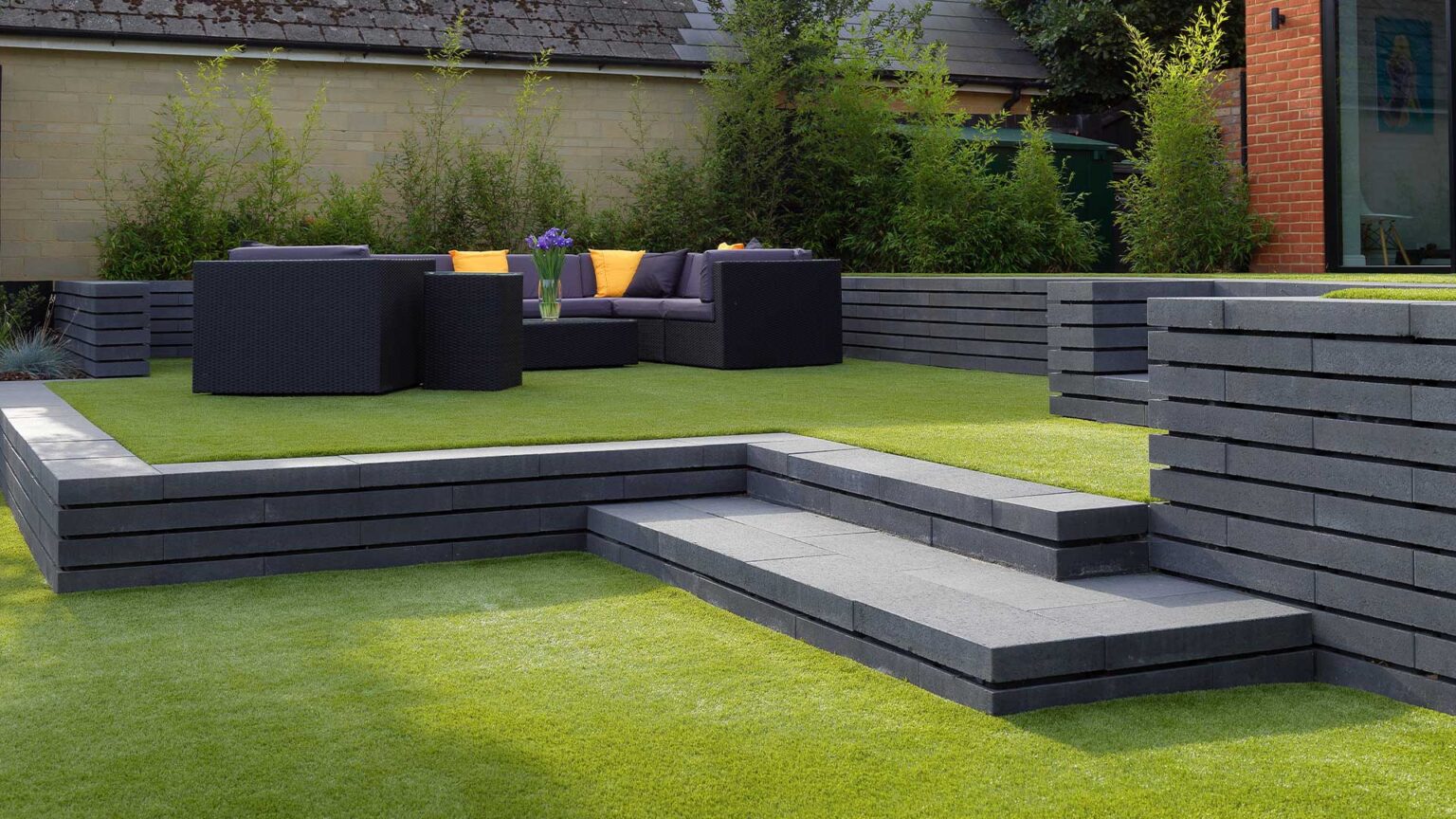 A series of low terraced steps in this modernist garden using Moodul Walling.