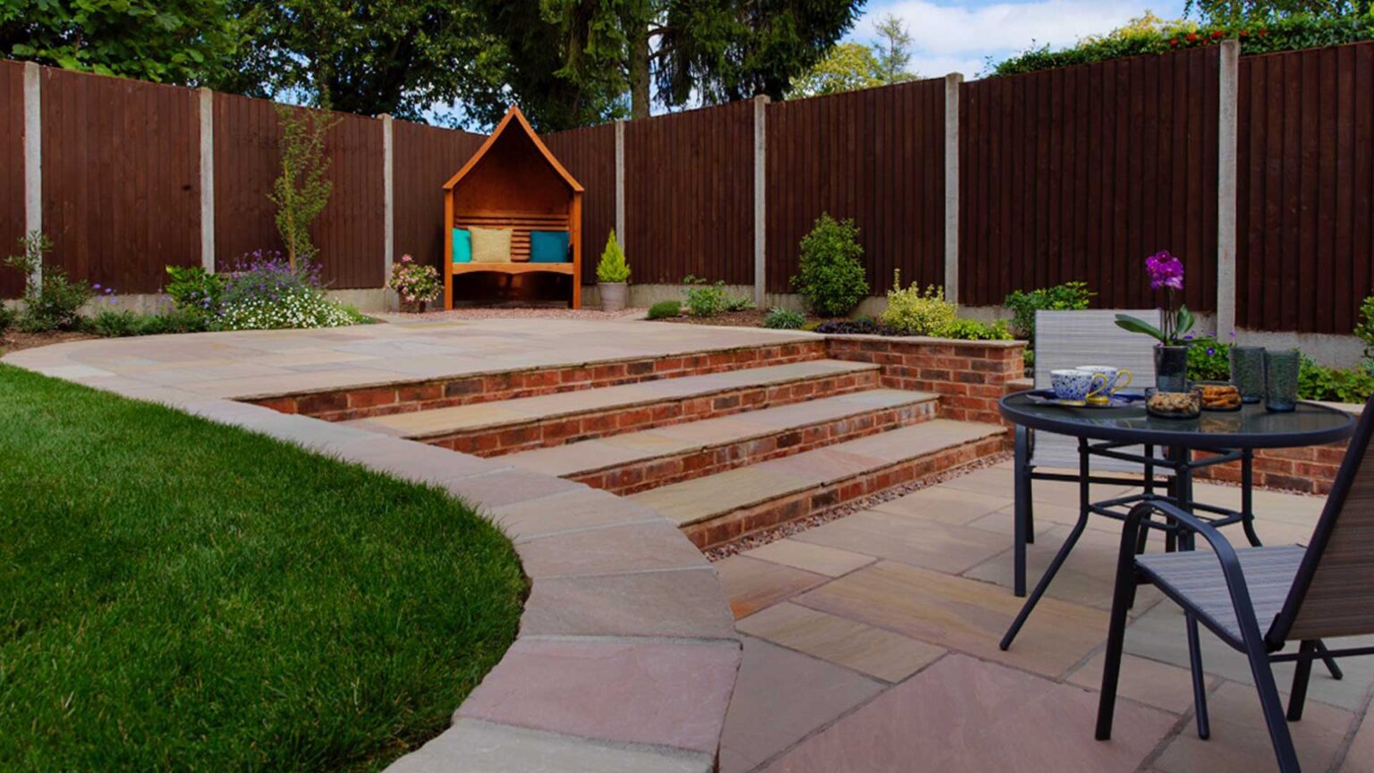 Tumbled sandstone treads and red brick risers on these flared garden step between two Oxford Tudor Antique terraces.