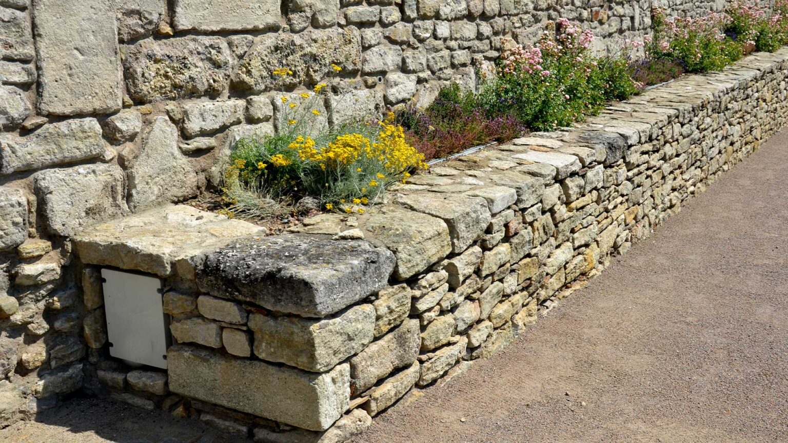 A bonded retaining wall and semi bonded raised bed with bags of rustic charm.