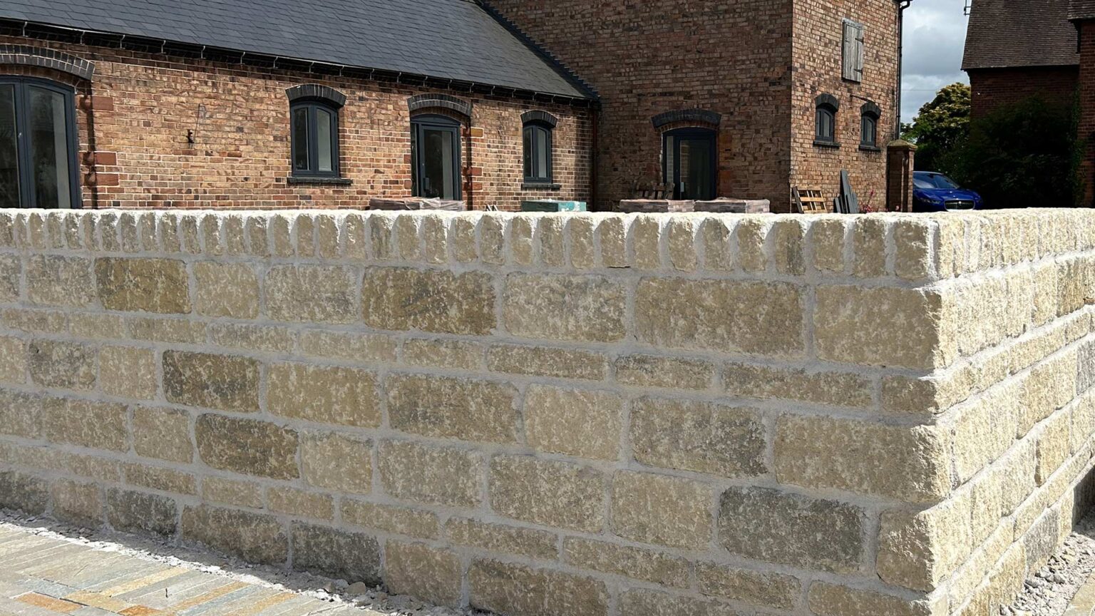 Natural Light Weathered reconstituted stone blocks from Bekstone look like authentic Cotswold stone (because that is what they are made from).